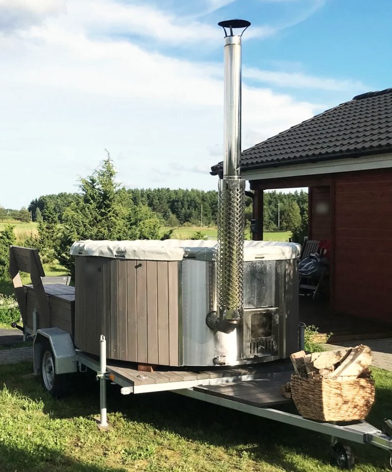 Mobile jacuzzi trailer with wood-fired hot tub
